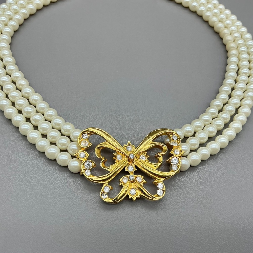 Avon Necklace 3 Strand Faux Pearls Gold Tone Rhinestone Bow Vintage 16 Inch - Picture 8 of 8